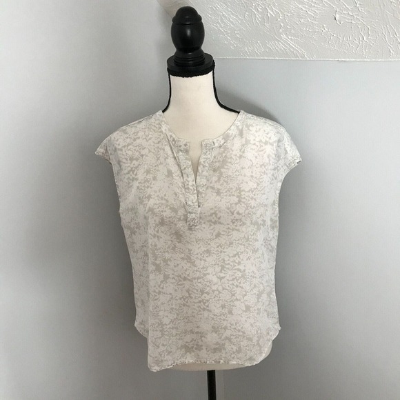 Anthropologie Cloth & Stone Neutral Motif V-Neck Sleeveless Blouse - Size Small - Picture 1 of 9